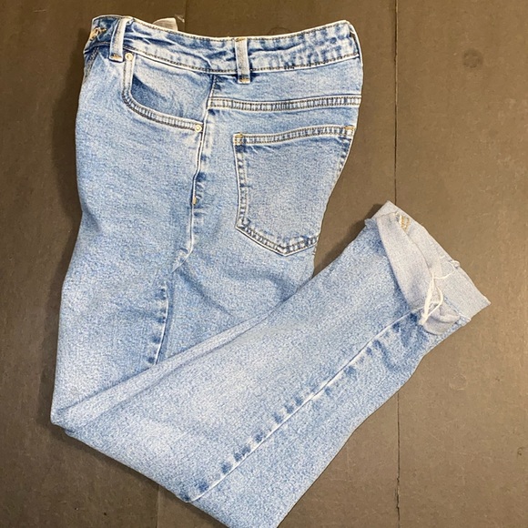 Vero Moda Denim - Vero Moda Denim 25/32 High Rise Crop Ankle Washout Distress Jeans